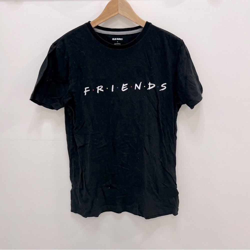 Small women’s FRIENDS tshirt
